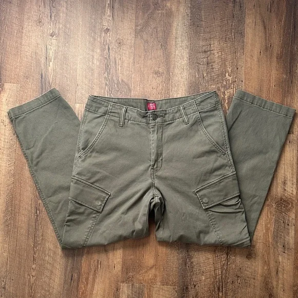 Levi's | XX Taper Mens Cargo Pant in Olive Night - Picture 3 of 6